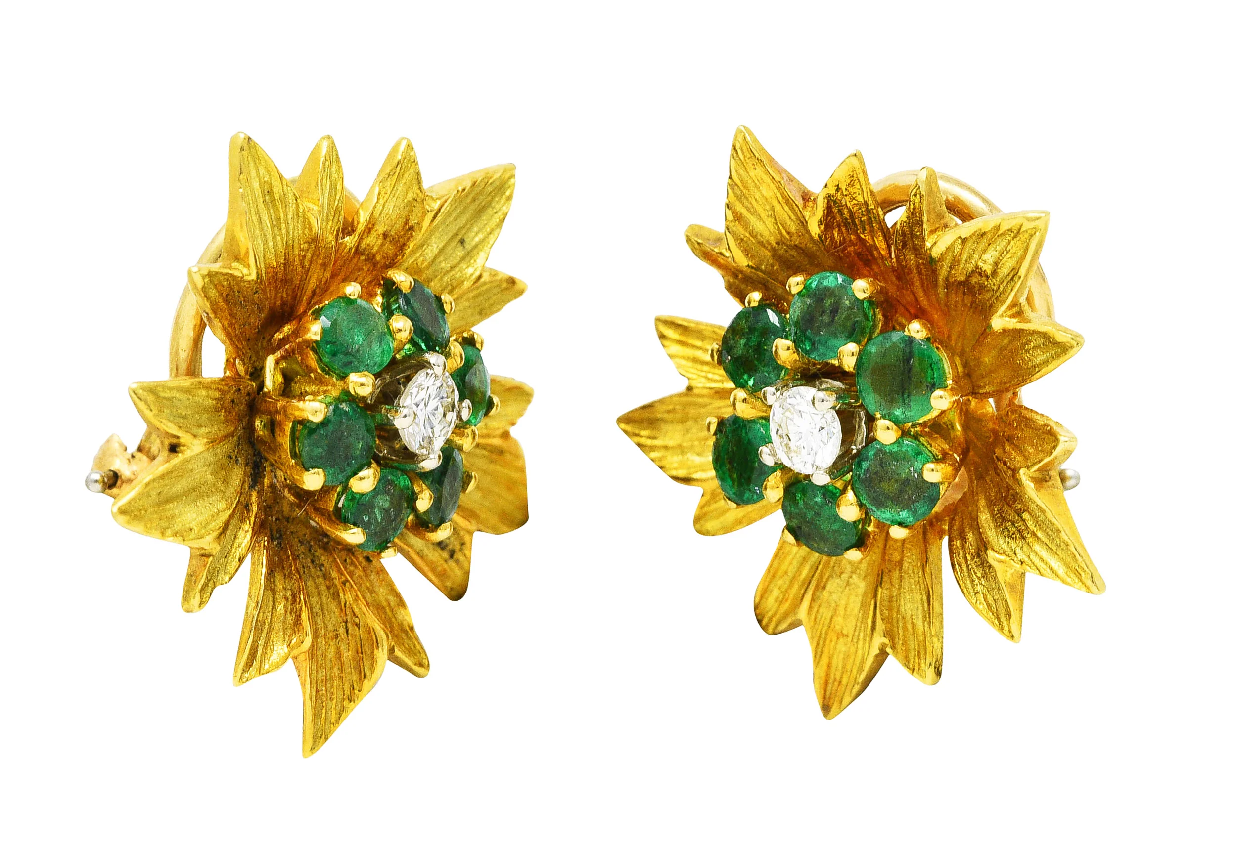 1970's Vintage Emerald Diamond 18 Karat Yellow Gold Flower Ear-Clip Earrings - Image 5