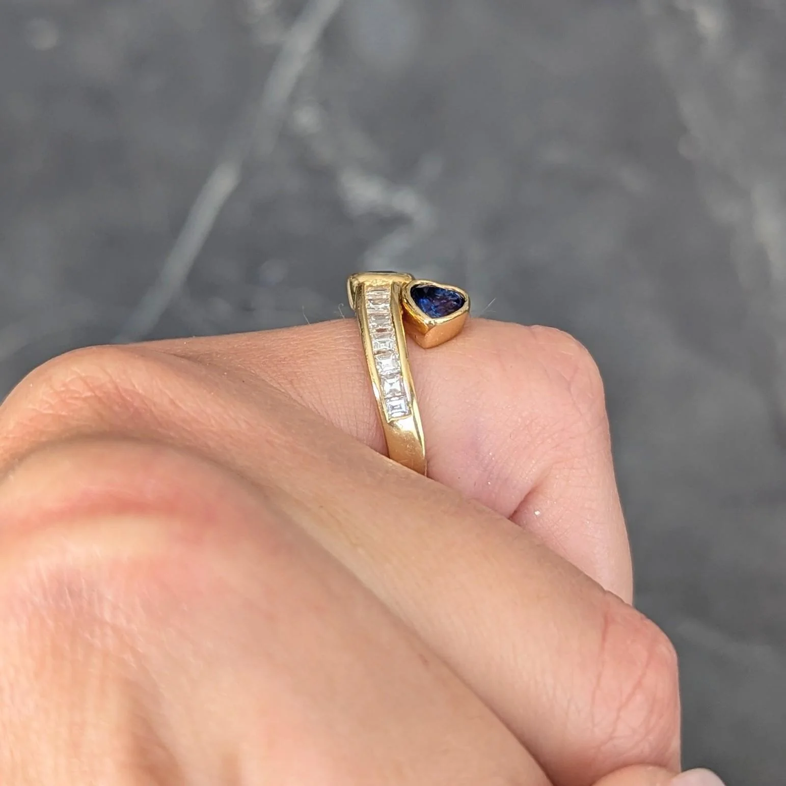1980's Sapphire Diamond 18 Karat Yellow Gold Vintage Heart Bypass Ring - Image 10