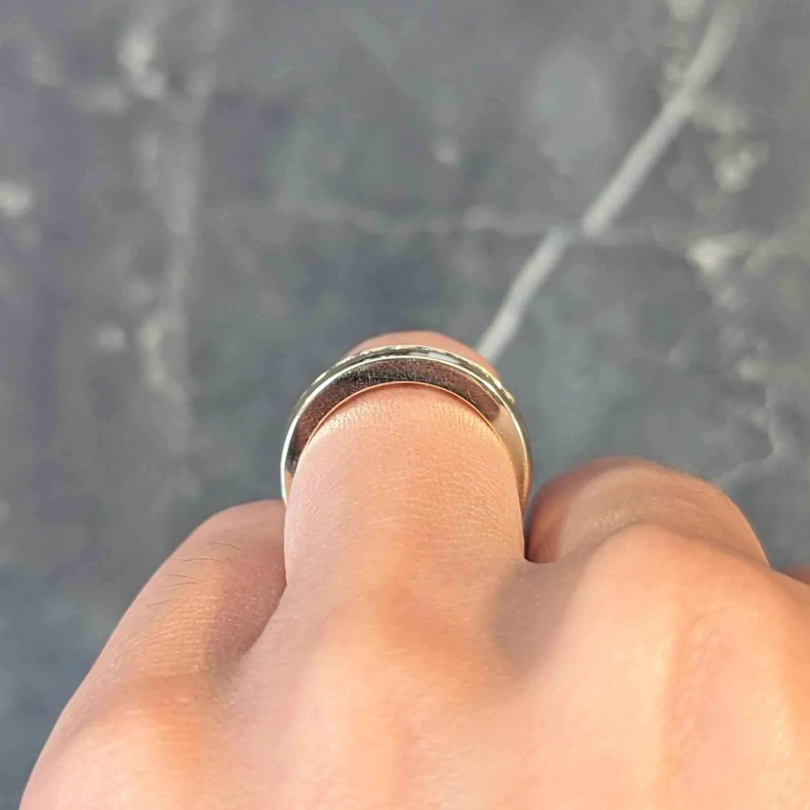 1990's 0.48 CTW Diamond 14 Karat Yellow Gold Vintage Channel Band Ring - Image 13