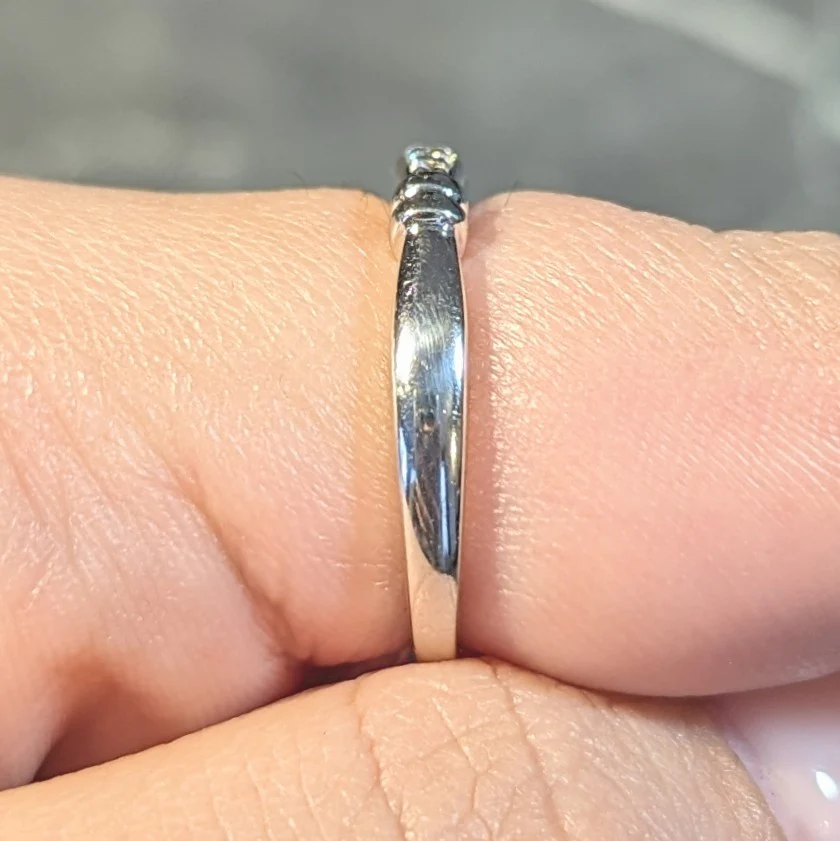 1990's Diamond 14 Karat White Gold Fluted Vintage Band Ring - Image 14