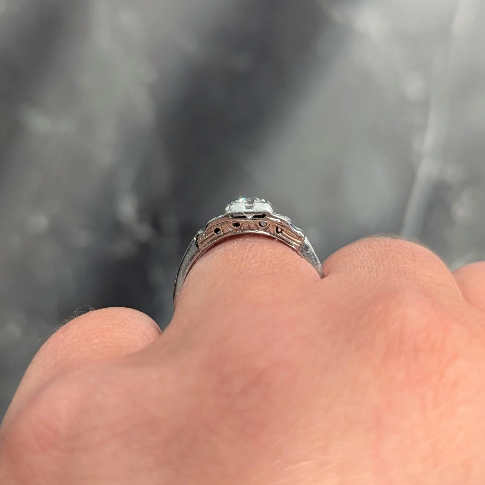 Art Deco Old European Cut Diamond 18 Karat White Gold Vintage Engagement Ring - Image 8