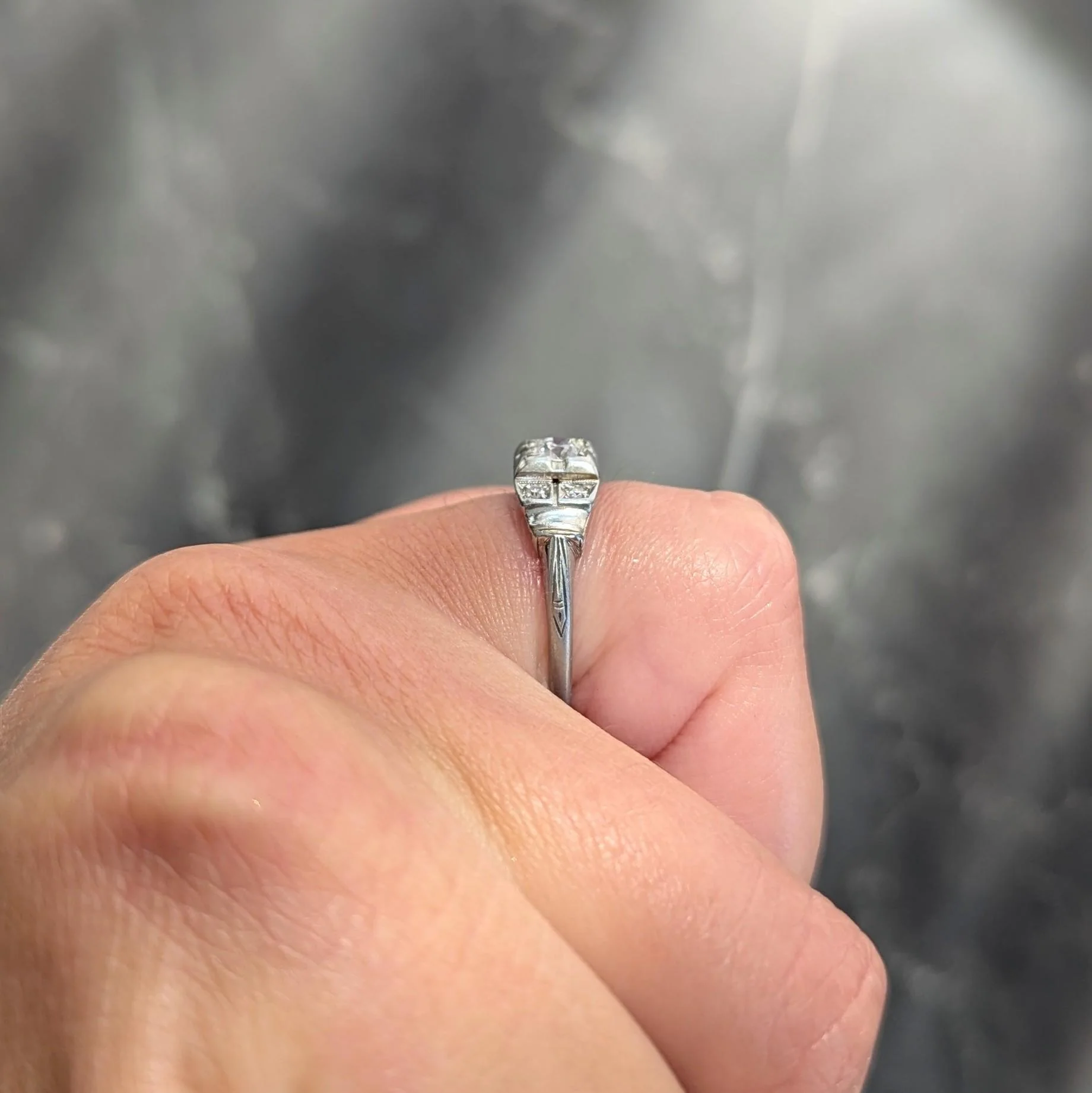 Art Deco Old European Cut Diamond 18 Karat White Gold Vintage Engagement Ring - Image 9
