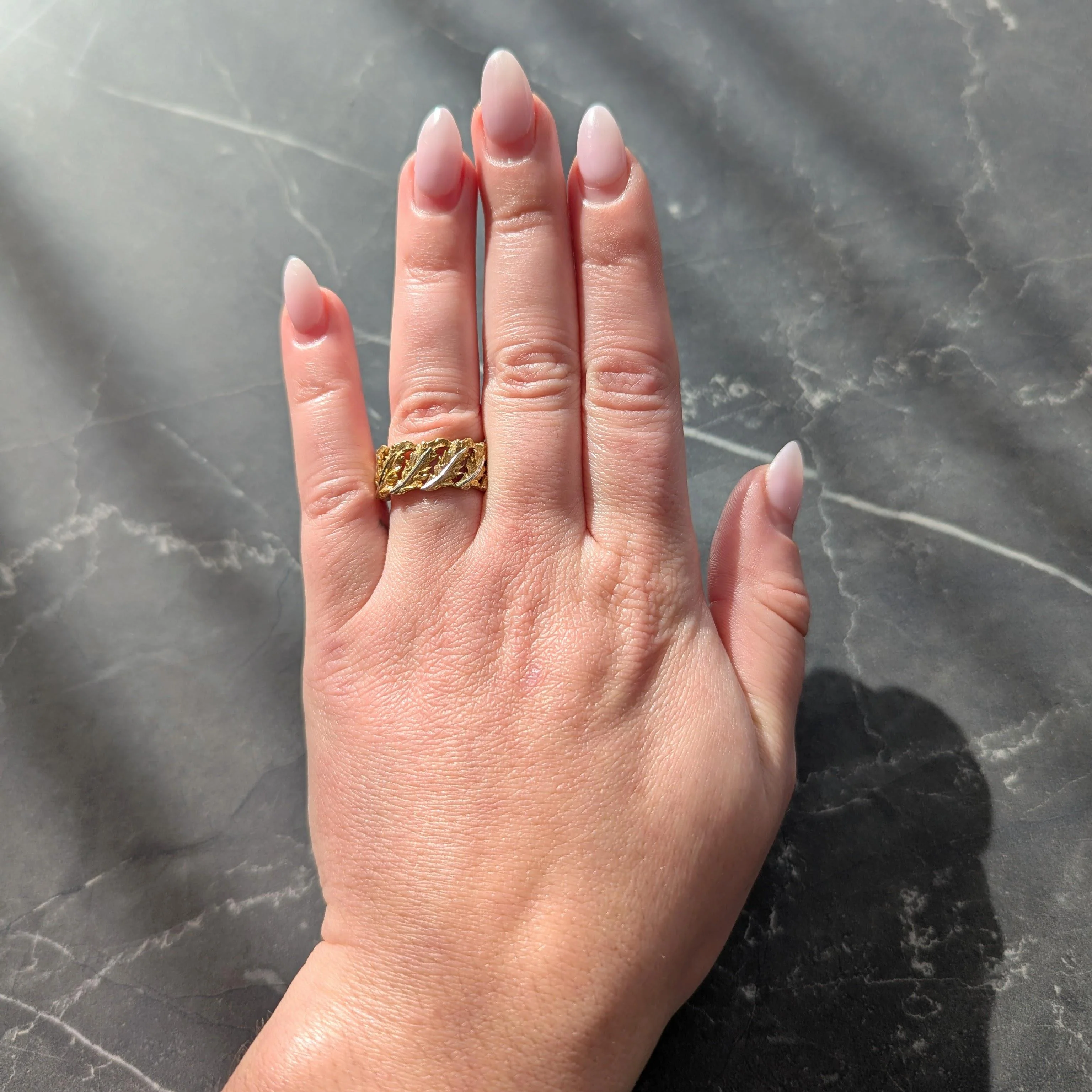Buccellati 1970's 18 Karat Two-Tone Yellow White Gold Vintage Leaf Ring - Image 2