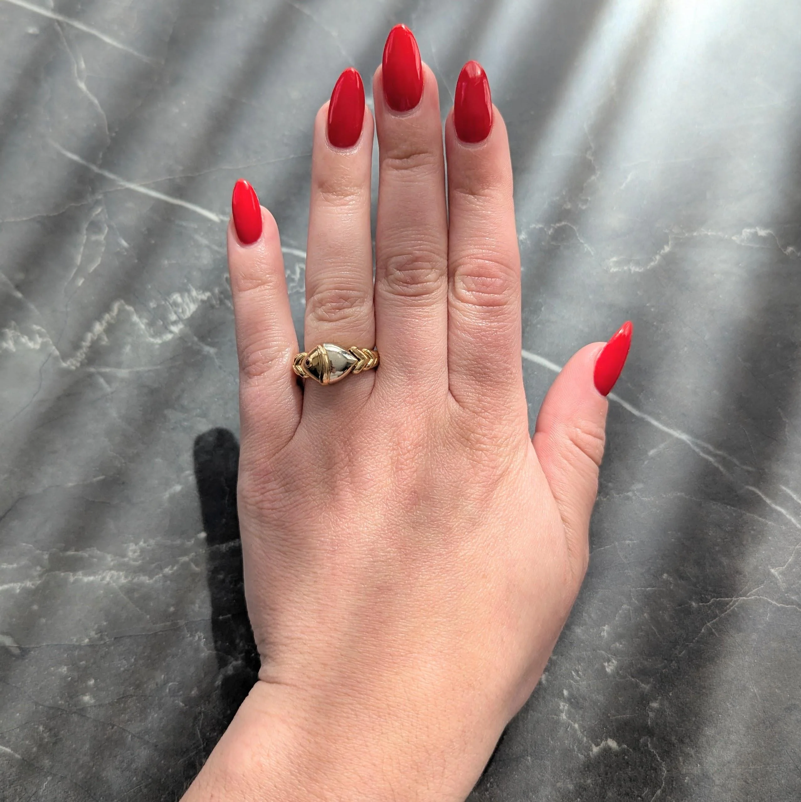 Bulgari 1990's Ruby 18 Karat Two-Tone Gold Naturalia Fish Ring - Image 2