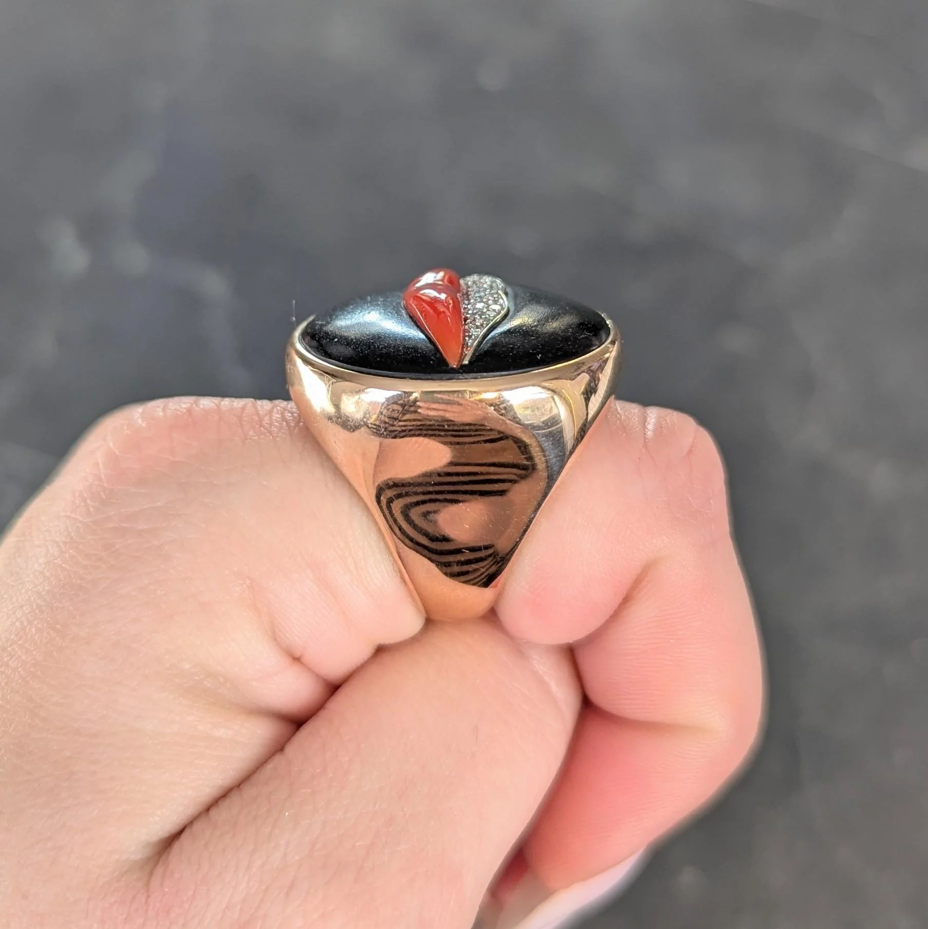 Bulgari Enigma Contemporay Diamond Jet Coral 18 Karat Rose Gold Lip Ring - Image 13