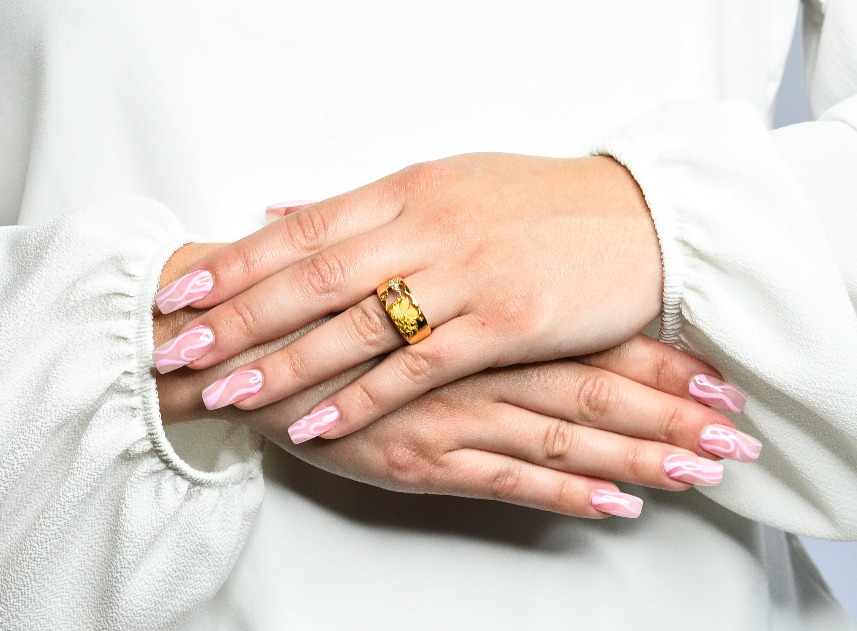 Carrera Y Carrera Diamond 18 Karat Gold Wind Nymph Band Ring - Image 10
