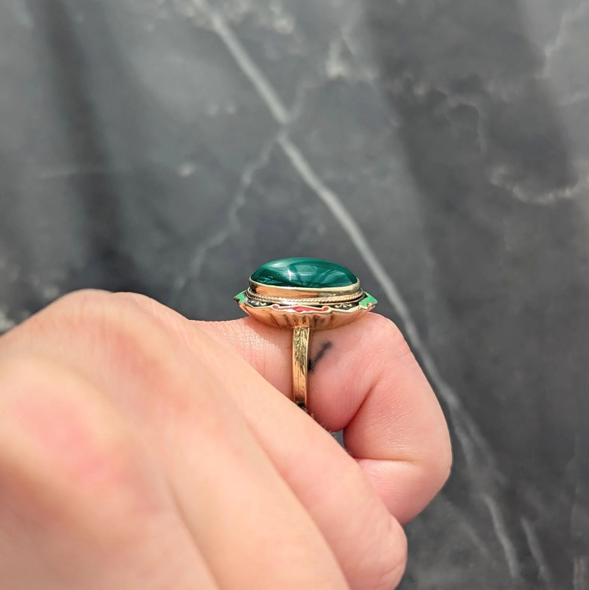 Early Art Deco Chalcedony Enamel 14 Karat Yellow Gold Antique Cocktail Ring - Image 8