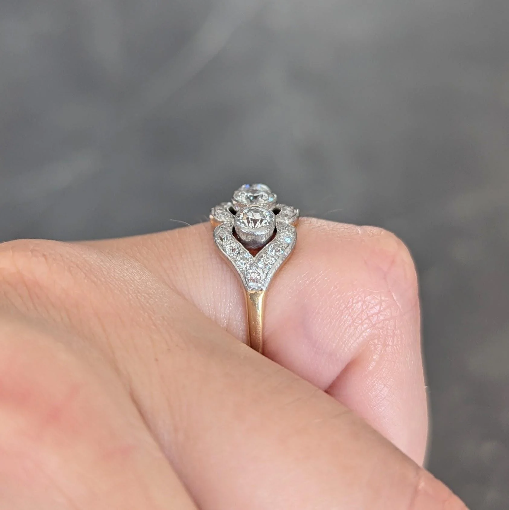 Edwardian 1.45 CTW Diamond Platinum 14 Karat Yellow Gold Antique Three Stone Dinner Ring - Image 11