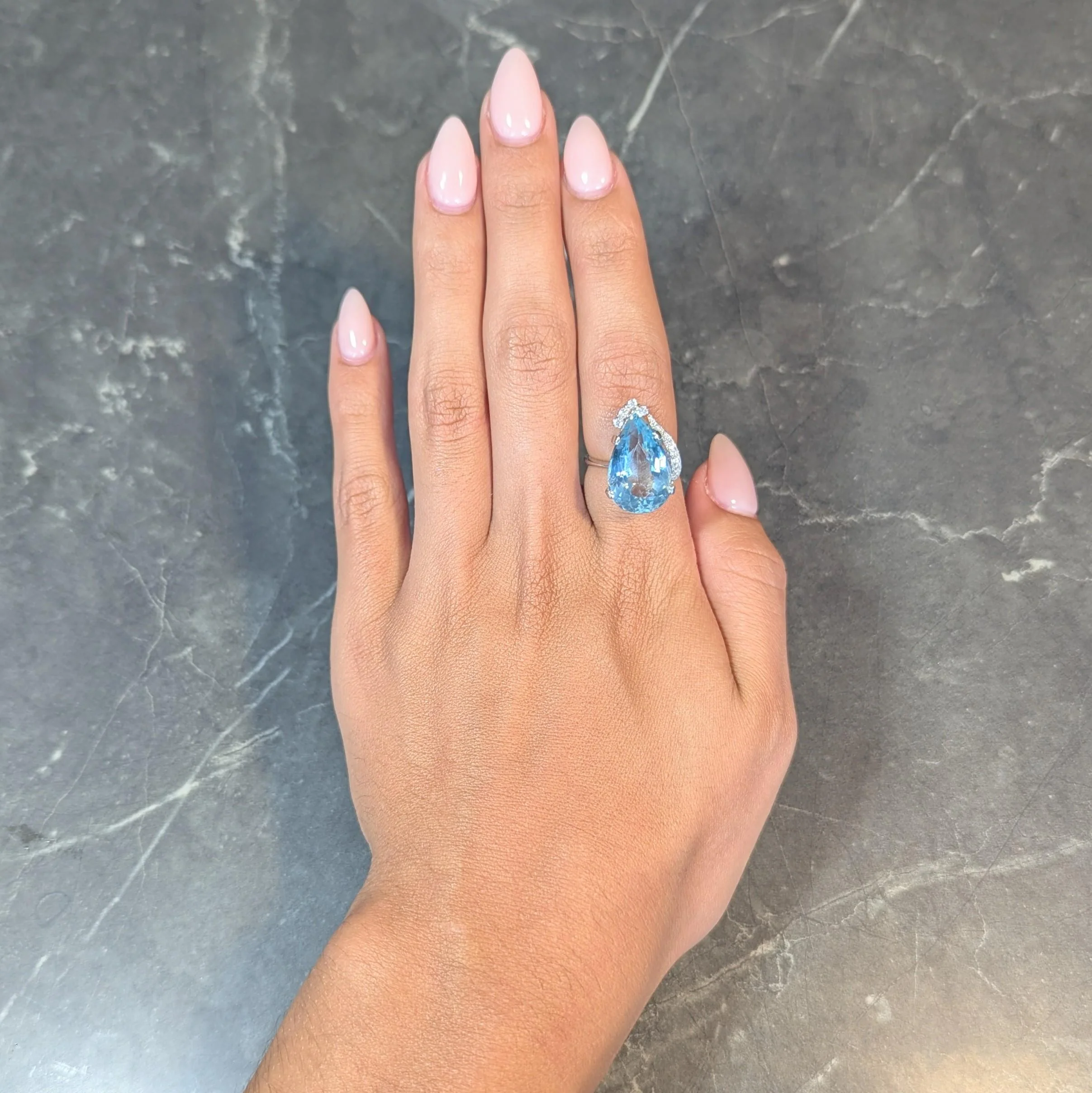 Mid-Century 12.00 CTW Pear Cut Aquamarine Diamond 18 Karat White Gold Vintage Cocktail Ring - Image 12