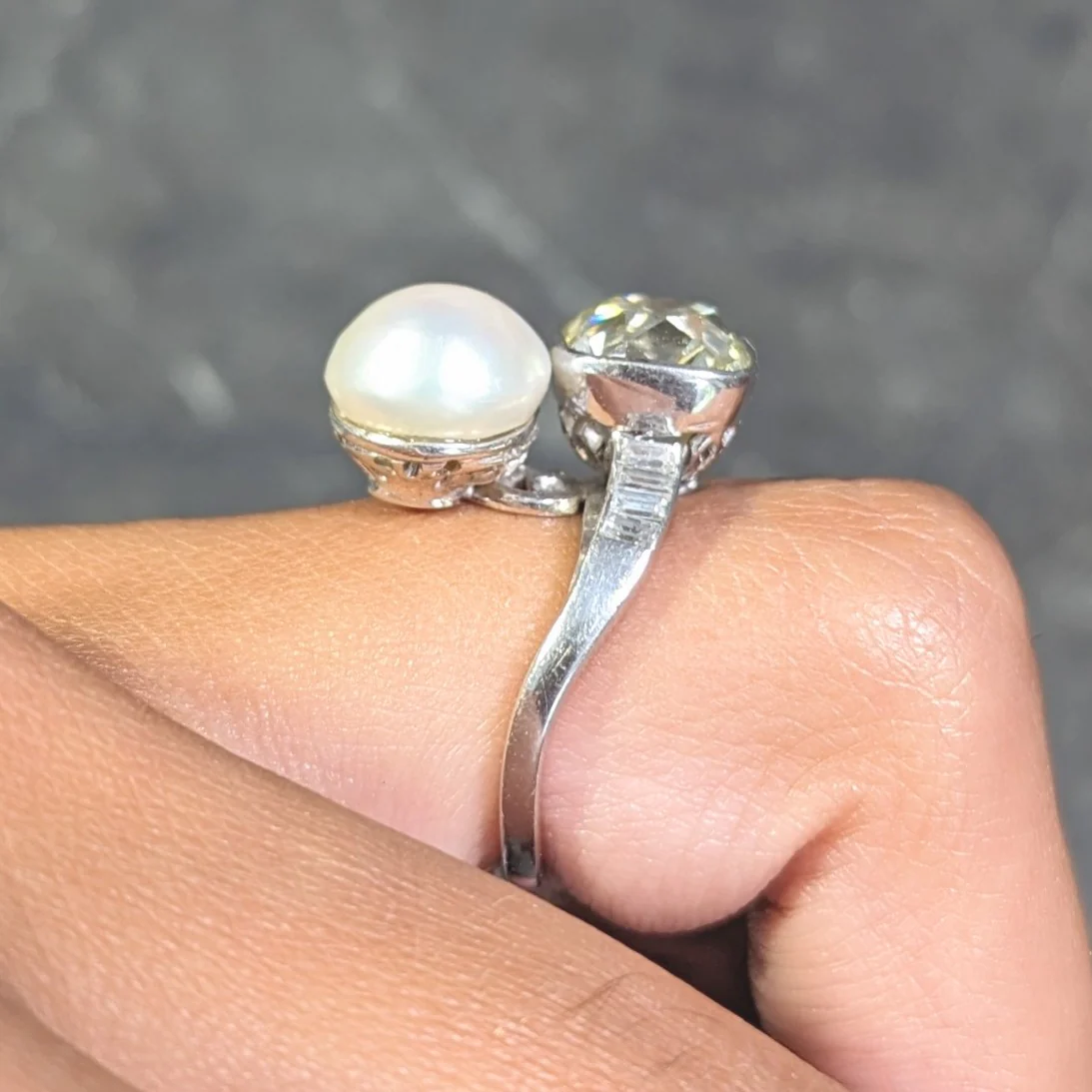 Mid-Century 3.52 CTW Old Mine Cut Diamond Pinctada Pearl Platinum Toi-Et-Moi Vintage Ring GIA - Image 15