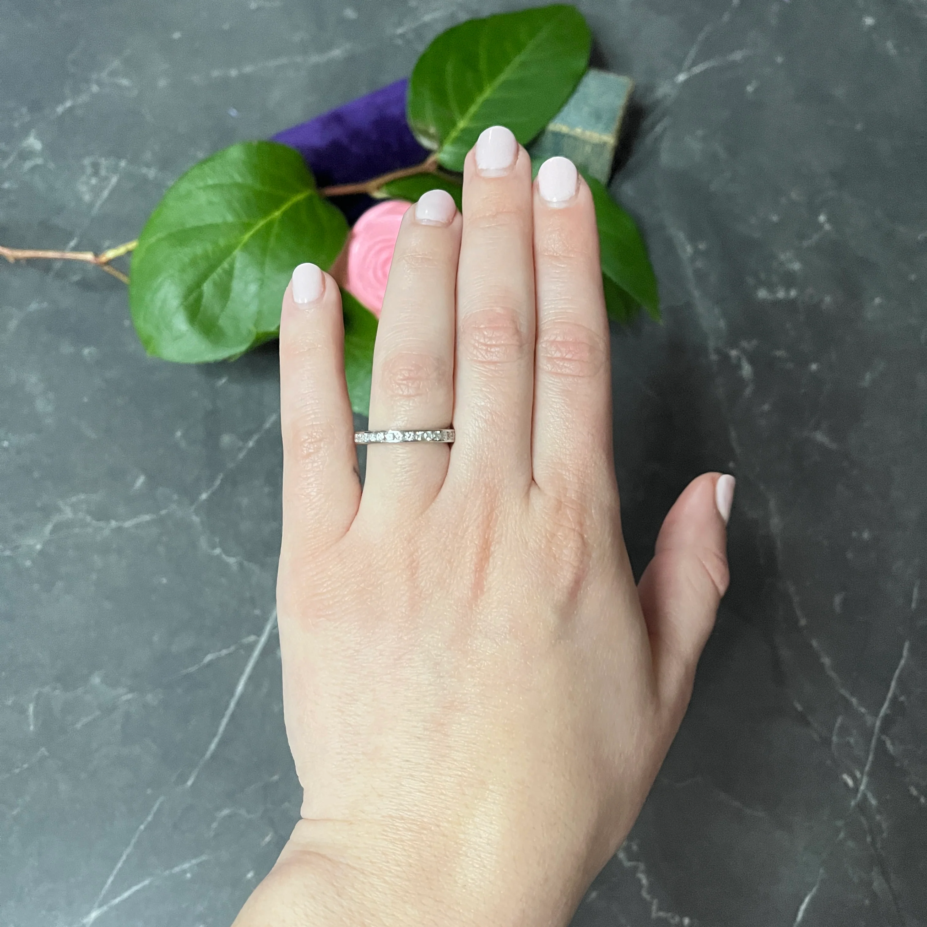 Modern 0.96 CTW Diamond Platinum Eternity Wedding Band Ring - Image 8