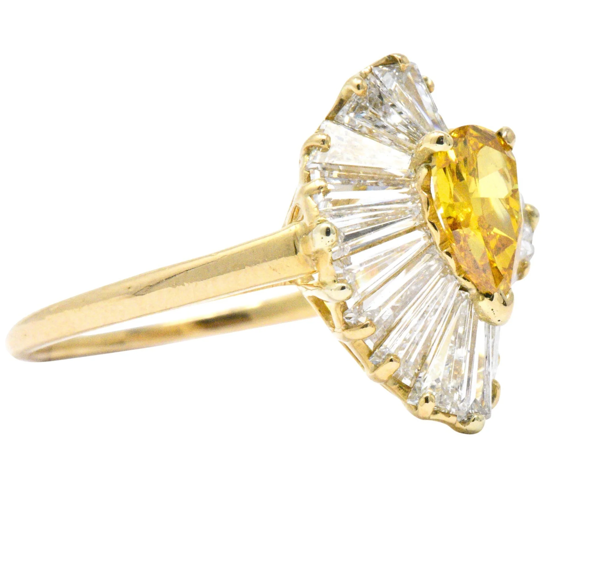 OSCAR HEYMAN 2.74 CTW Fancy Yellow Diamond 18 Karat Gold Ballerina Halo Ring GIA - Image 4