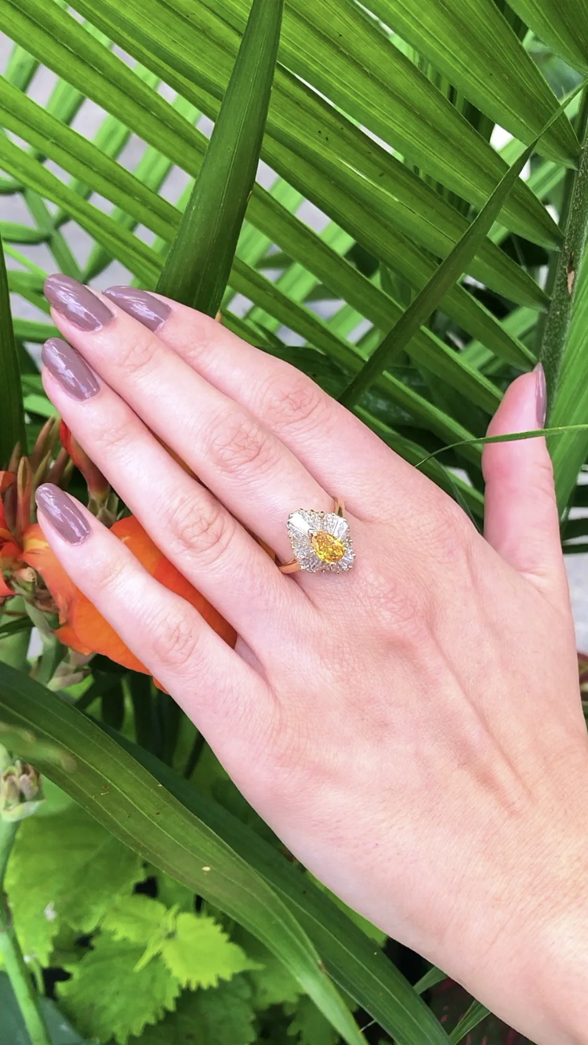 OSCAR HEYMAN 2.74 CTW Fancy Yellow Diamond 18 Karat Gold Ballerina Halo Ring GIA - Image 9