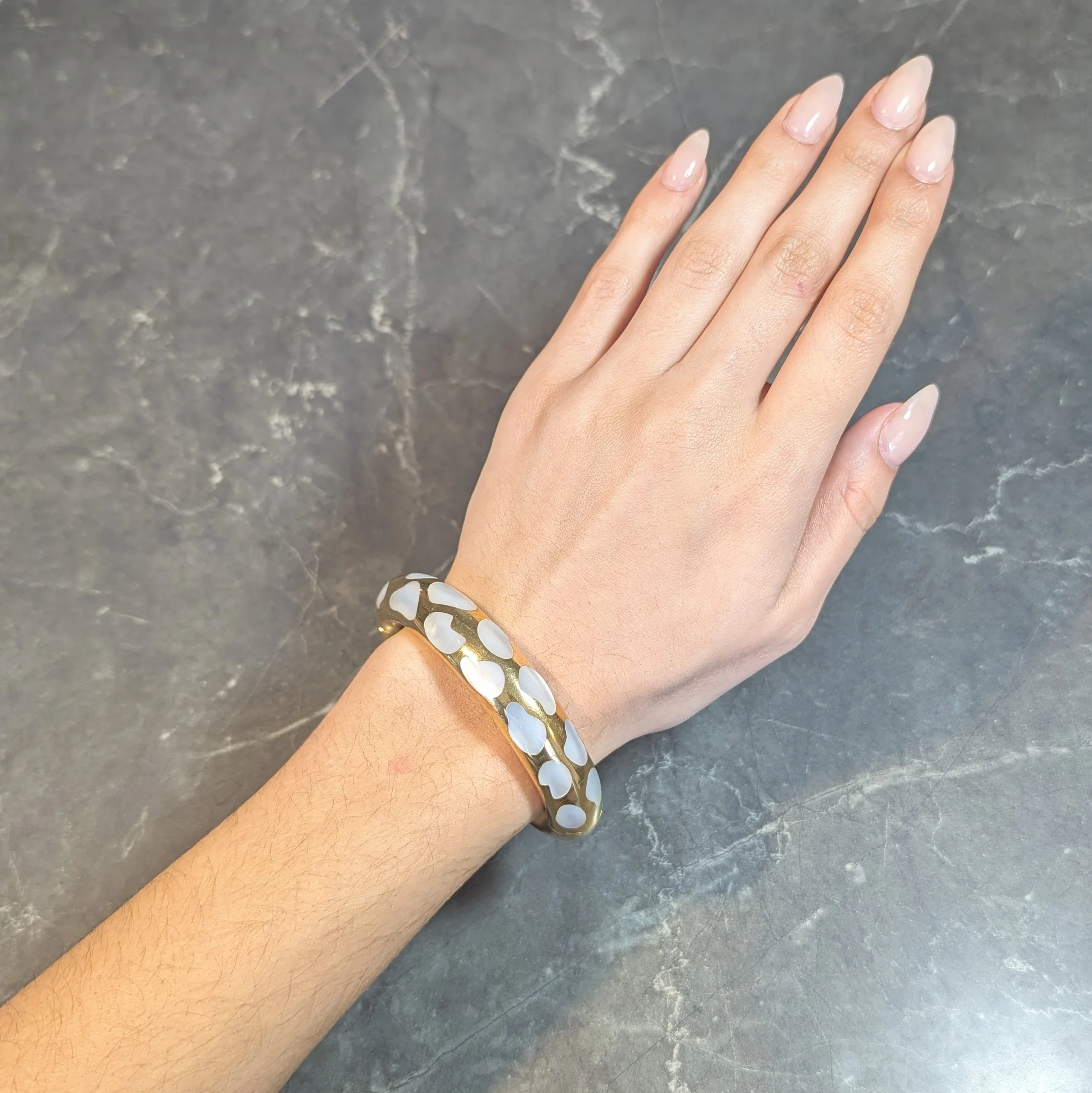 Tiffany & Co. 1985 Mother-Of-Pearl 18 Karat Yellow Gold Inlay Vintage Bangle Bracelet - Image 11