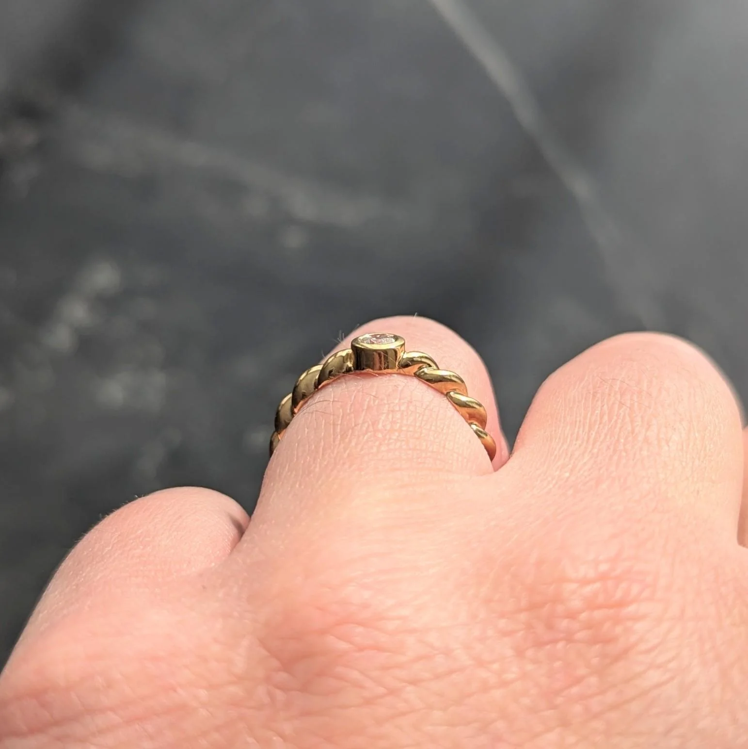 Tiffany & Co. 1990's Diamond 18 Karat Yellow Gold Vintage Twisted Rope Band Ring - Image 8