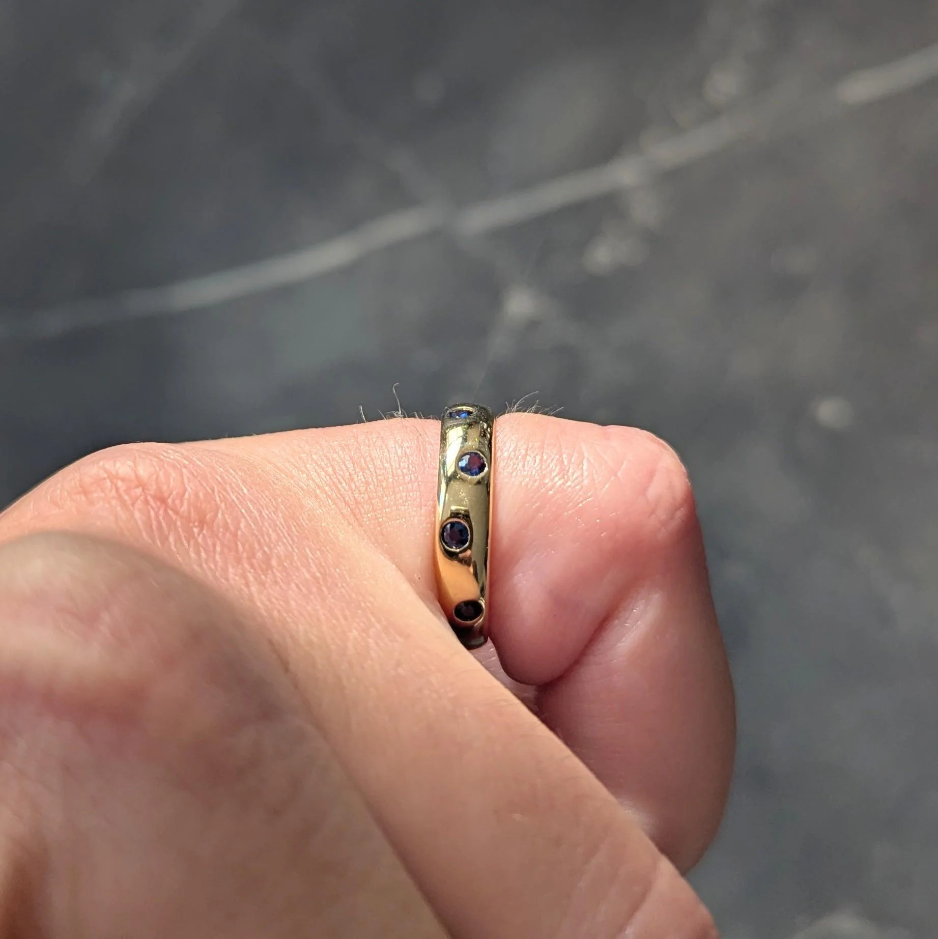 Tiffany & Co. 2000's Sapphire 18 Karat Yellow Gold Etoile Band Ring - Image 9