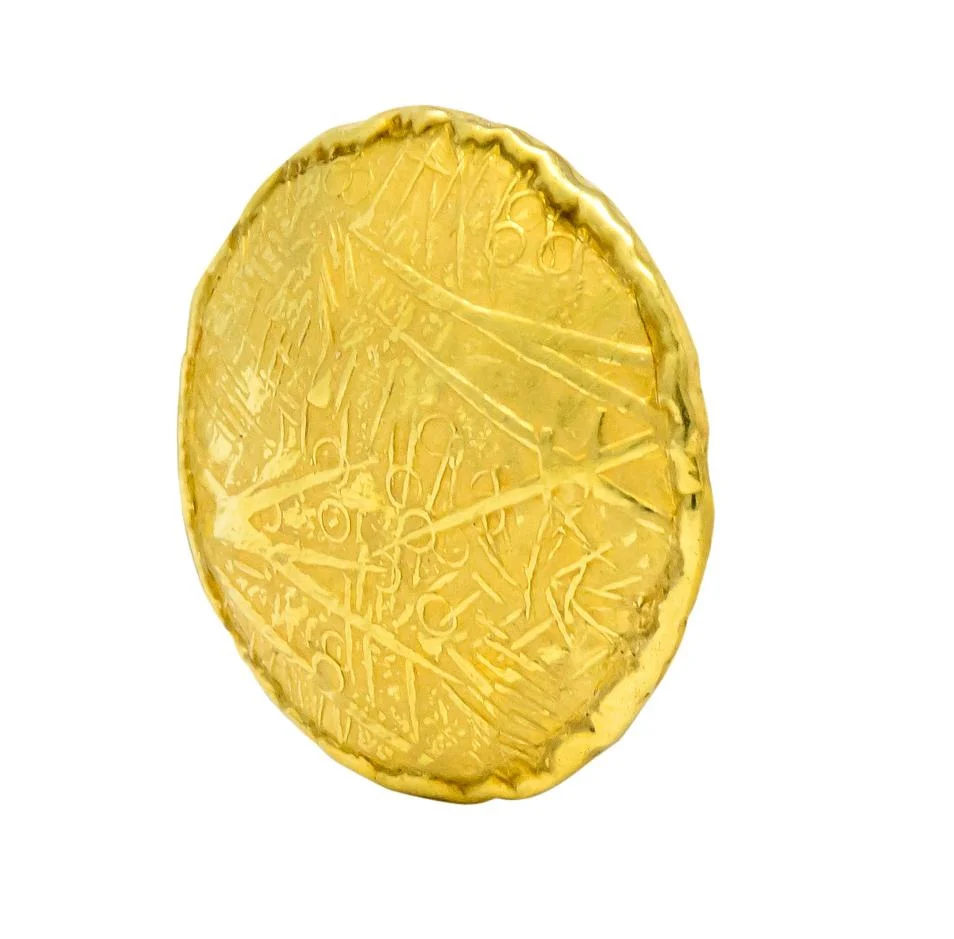 Unoaerre 18 Karat Yellow Gold Textured Disc Earrings - Image 2