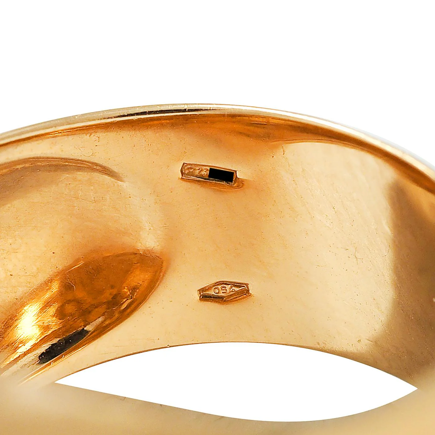 Versace 2000's 18 Karat Yellow Gold Unisex Tablet Signet Ring - Image 6
