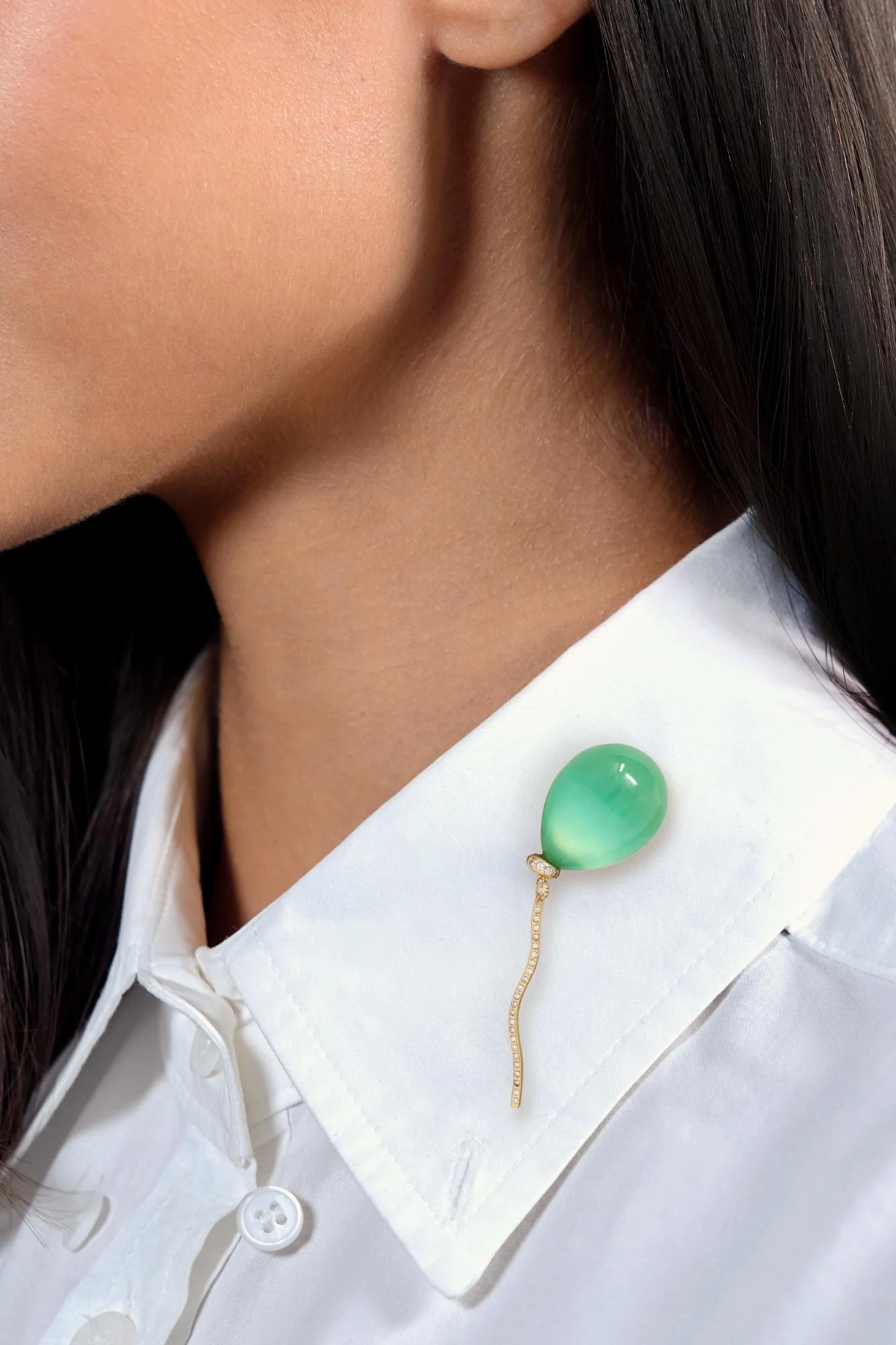 Vhernier 2000's Chrysoprase Diamond 18 Karat White Gold Contemporary Palloncino Balloon Brooch - Image 2