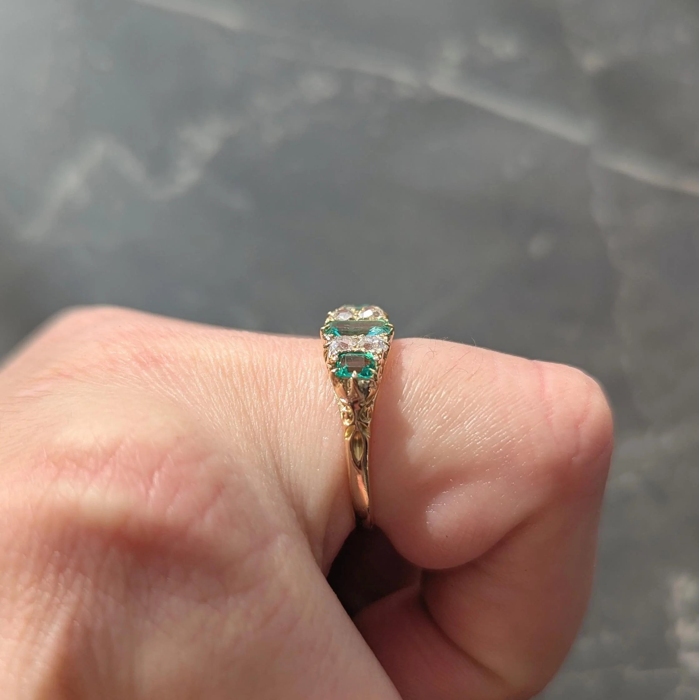 Victorian 1.16 CTW Emerald Diamond 18 Karat Yellow Gold Antique Scroll Band Ring - Image 10