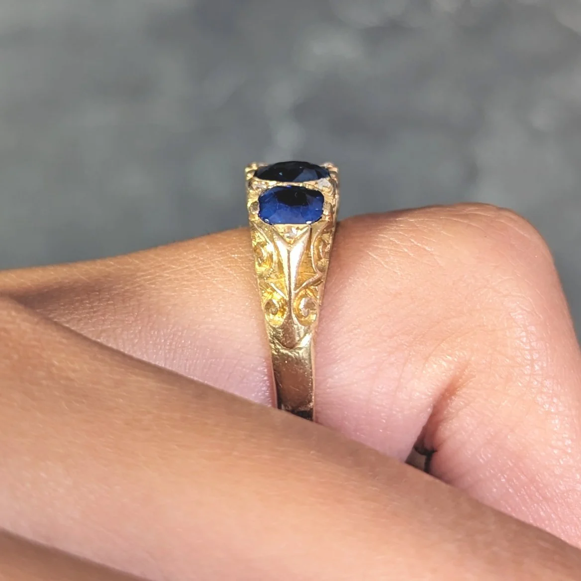 Victorian 4.10 CTW No Heat Sapphire Diamond 18 Karat Yellow Gold Antique Five Stone Band Ring GIA - Image 13