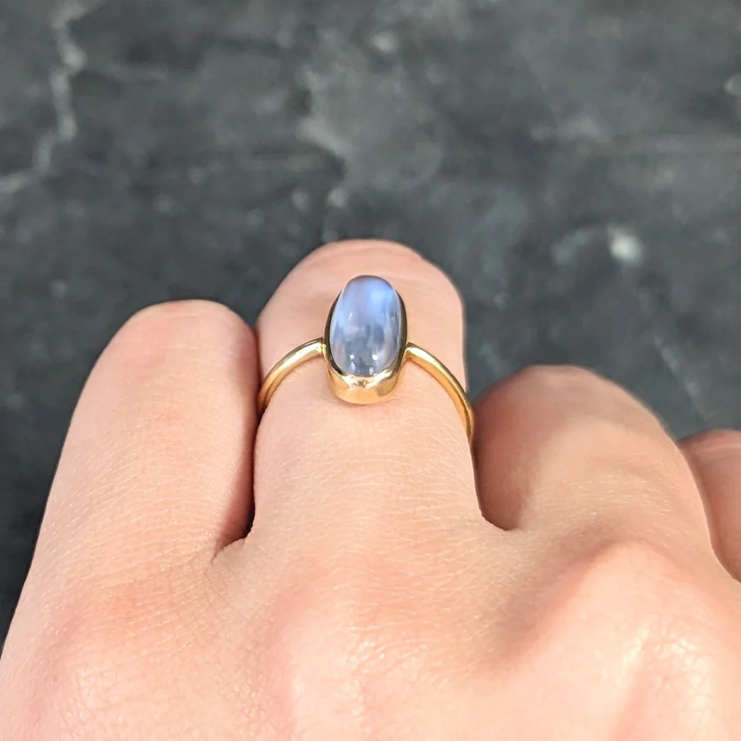 Vintage Moonstone Cabochon 18 Karat Yellow Gold Gemstone Ring - Image 11